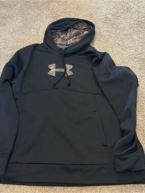 LG Under Armour Black Hoodie with Camouflage Lined Hood
